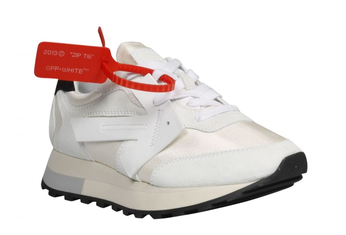 Off-White Elegant White Arrow Patch Sneakers