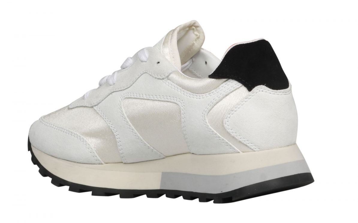 Off-White Elegant White Arrow Patch Sneakers