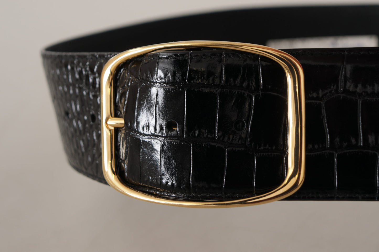 Dolce & Gabbana Elegant Leather Belt with Logo-Engraved Buckle